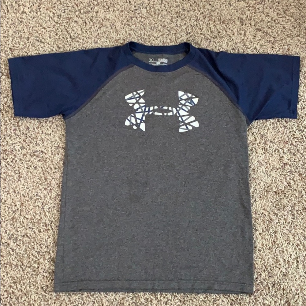 Under Armour gray/navy Reglan quick dry T-shirt
